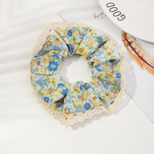 Load image into Gallery viewer, Floral pretty crochet trim
